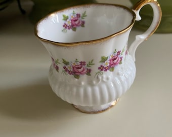 Elizabethan Fine Bone Vintage Floral Vintage Teacup England