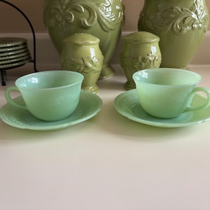 Set di tazze e piattini vintage Alice in giada Fire King - anni '40 - SENZA MARCA - set di 2