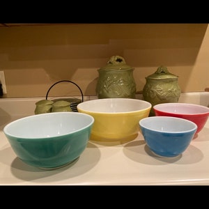 Pyrex Multi Color Vintage Bowl Set - 4 bowls