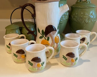 Retro Mushroom Vintage Pitcher and Cups - 6 cups