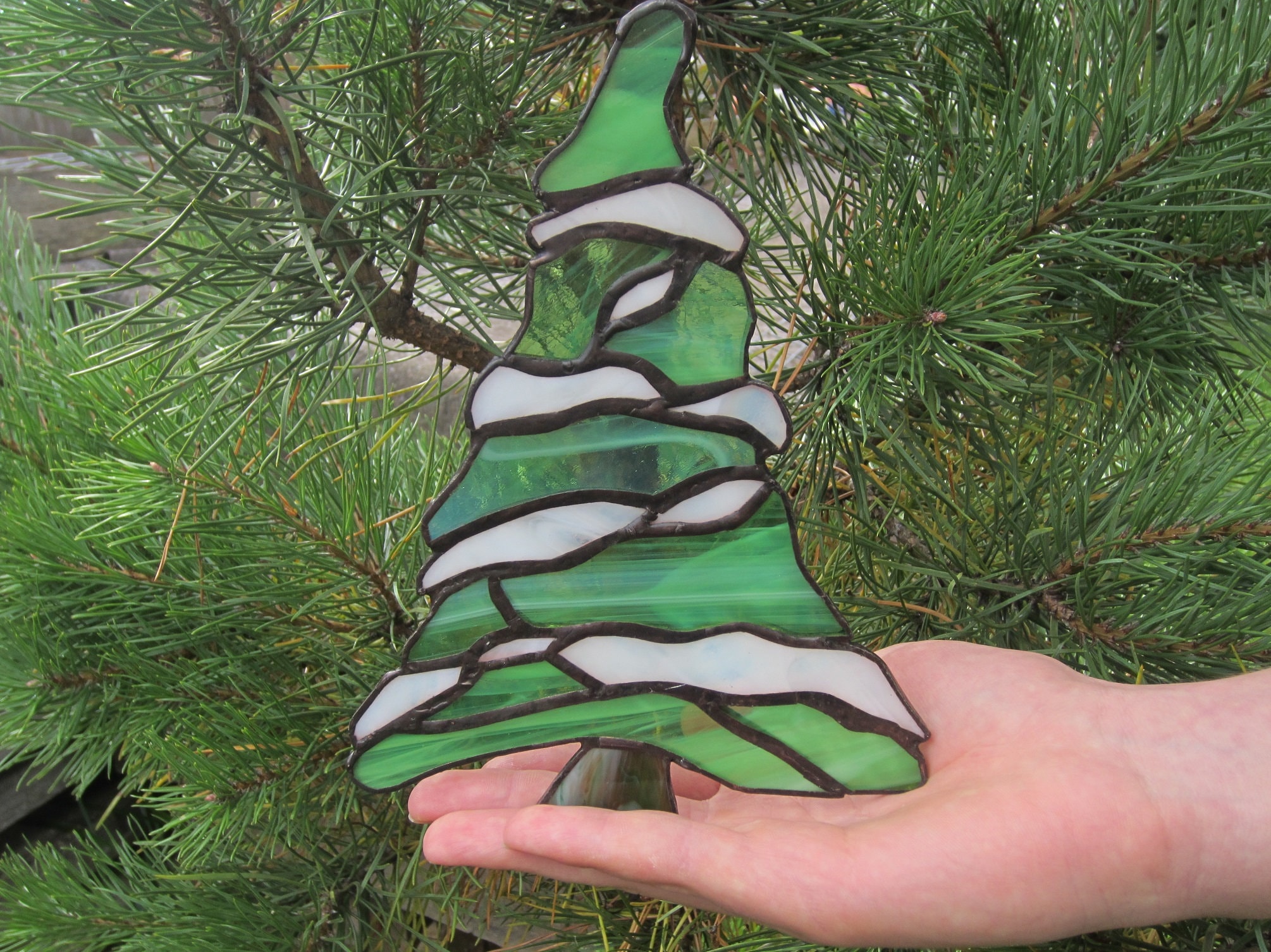 Patio or Garden Santa Claus Hat Christmas Tree Stained Glass Tiffany Suncatcher Christmas Decoration Red Green Handwork for Home Decoration