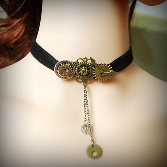 Female choker shop necklace