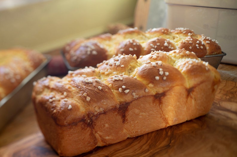 Hermoso pan de Brioche trenzado cubierto con azúcar de perla Etsy