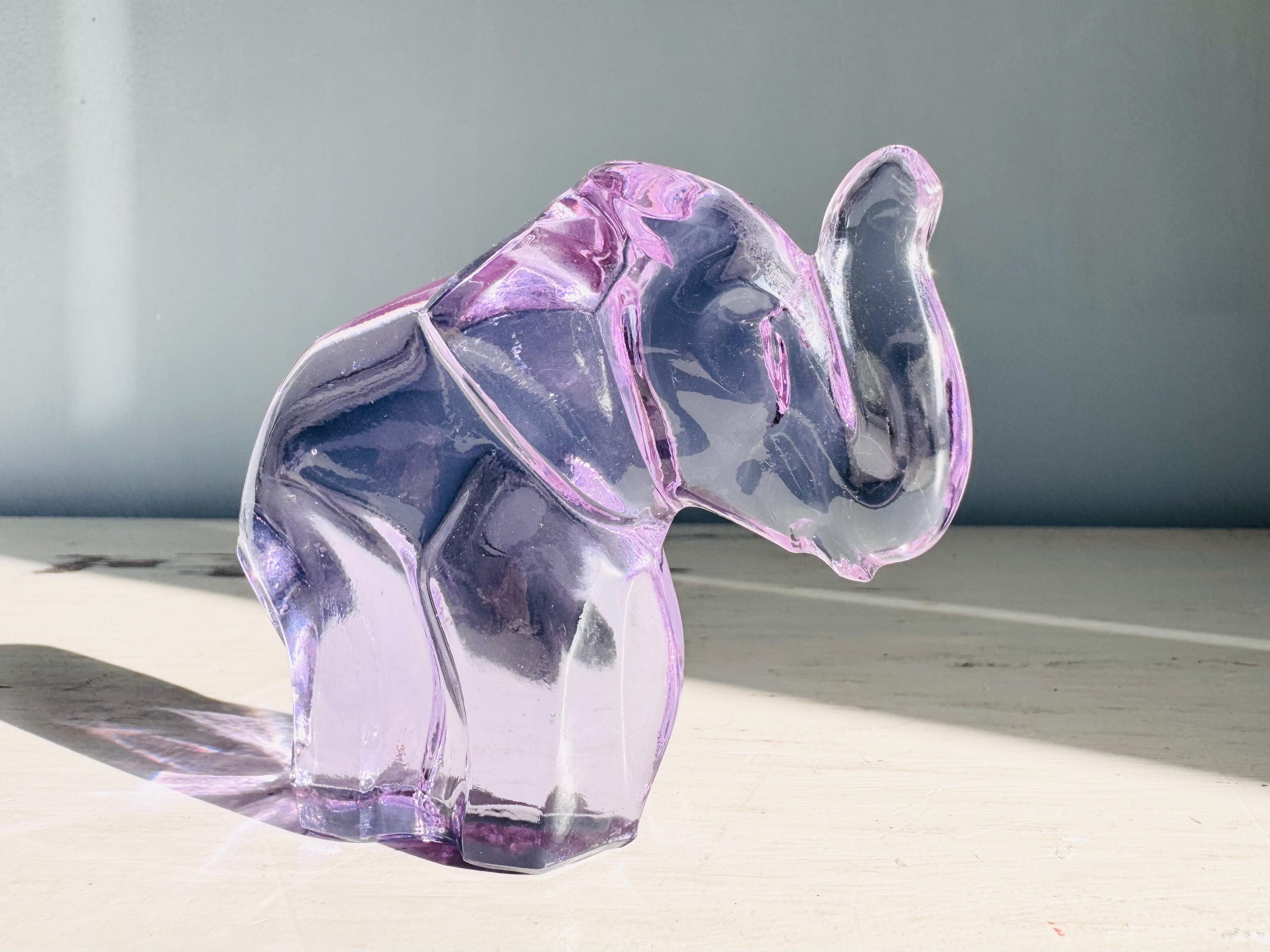 ネオジウム　アレキサンドライト　ガラス　置物 ヴィンテージアレキサンドライトガラス製クジラ置物