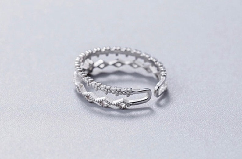 Sterling 925 серебро изделия. Лигатура серебра 925. Проба на стерлинговом серебре. Стерлинговое серебро 925 пробы. Стерлинговое серебро фото.