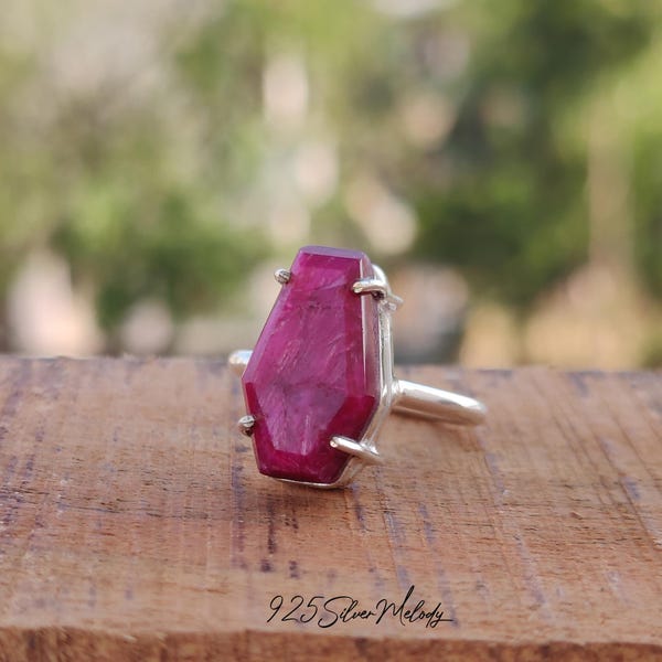 Anillo de ataúd de rubí de plata de ley 925 hecho a mano