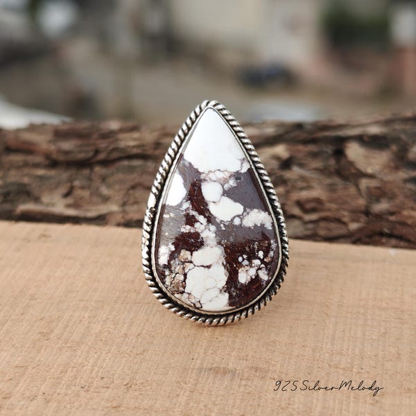 Anillo artesanal con gema de caballo salvaje: Plata de ley 925