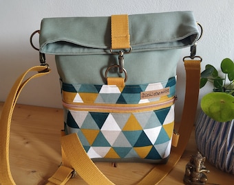 Rucksack-Tasche, Backpack, Schultertasche / Foldover aus Canvas und Kunstleder, Reißverschluss, Gurtband