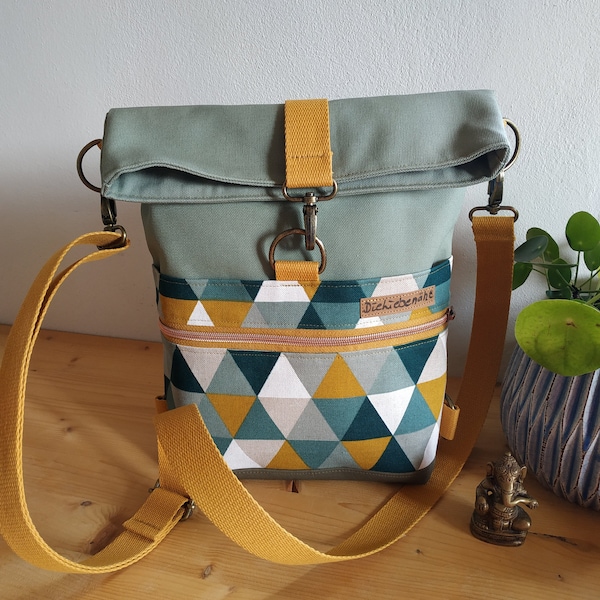 Rucksack-Tasche, Backpack, Schultertasche / Foldover aus Canvas und Kunstleder, Reißverschluss, Gurtband