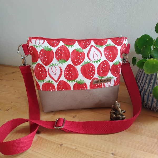 Umhängetasche, Schultertasche, Crossbody, handgenäht aus Canvas und Kunstleder