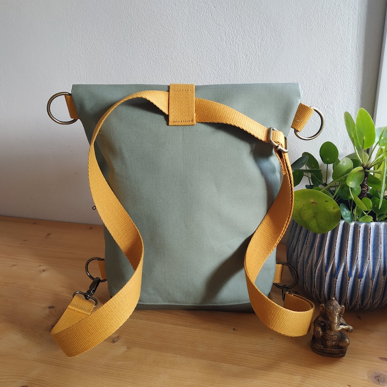 Rucksack-Tasche, Backpack, Schultertasche / Foldover aus Canvas und Kunstleder, Reißverschluss, Gurtband Bild 2