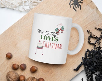 クリスマス コーヒー マグ、クリスマス マグ、クリスマス ギフト、この女の子はクリスマス マグが大好き、コーヒー マグ、ホリデー マグ、クリスマス キャンプファイヤー マグ