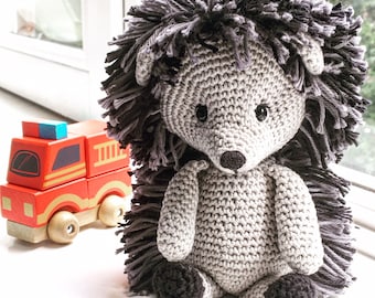 Hedgehog amigurumi crochet pattern: Harriet the hedgehog (english)