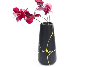 Zwarte Kintsugi-vaas (perfect gedenkteken of verjaardagscadeau) - Japans keramiek - zwart en goud - Kintsugi-bloemen - Kintsugi-aardewerk - Wabi Sabi