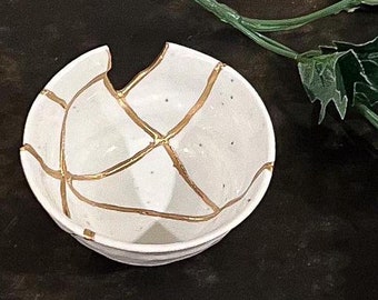 White Kintsugi Bowl - Kintsugi Cup - Kintsugi Mug - Wabi Sabi - Gold repair - Valentine Gift - Missing Piece Japanese Porcelain - Wabi Sabi