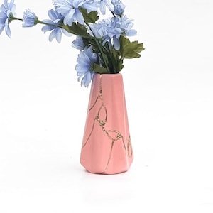 Pink Kintsugi Vase (Perfect Sobriety, Birthday or Valentine's Day Gift) - Ceramic- Pink & Gold - Kintsugi Flowers - Kintsugi Pottery