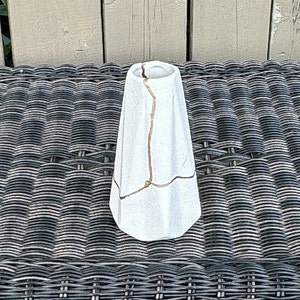 White Kintsugi Vase Perfect Christmas Gift, Sobriety or Birthday Present) - Ceramic- White & Gold - Kintsugi Flowers - Kintsugi Pottery