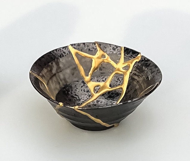 Shiny Black Kintsugi Bowl small black & Gold Kintsugi 