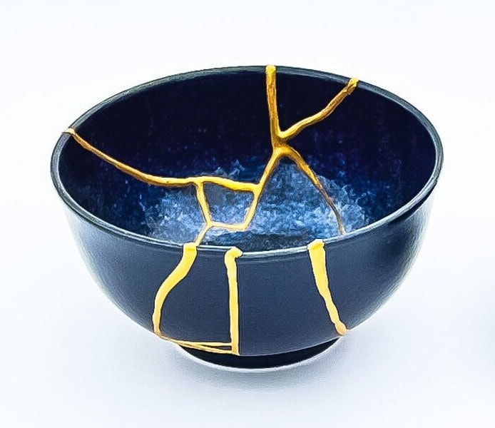オーシャンブルーの金継ぎボウル - 破損・修理済み 本物の日本製