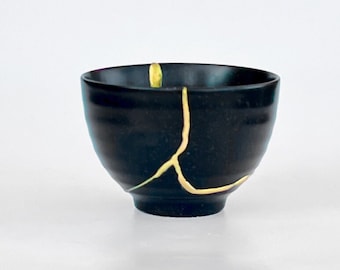 Svart Kintsugi-skål - Julklapp - Guldreparation - Högtidspresent - Wabi Sabi - Smyckeshållare - Kintsugi Keramik - Jul