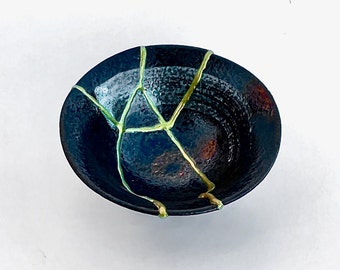 Shiny Black Kintsugi Bowl (small) -black & Gold - Kintsugi Shiny Black Kintsugi Bowl (small) -black & Gold - Kintsugi