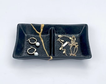 Kintsugi smyckesbricka - Kintsugi skål (såsskål) - Kintsugi smyckesbehållare - Kintsugi keramik - Wabi Sabi svart med guld - Gåva