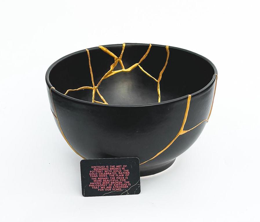 特大黒金継ぎ鉢 - 金継ぎホームデコレーション - 金継ぎ陶器 - 侘び