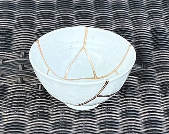 White Kintsugi Bowl -Gold Repair - Anniversary Gift - Kintsugi Pottery -Valentine's Day Gift - Home Decor -Kintsugi Art -Wabi Sabi