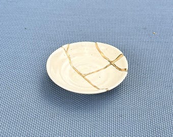 Kintsugi Bowl - White Kintsugi Key Holder - Kintsugi Jewelry Tray - Gold Repair - Christmas Gift - Kintsugi Pottery - Wabi Sabi Home Decor