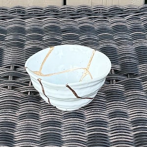 Weißer Kintsugi Becher - Kintsugi Tasse - weiße Kintsugi Schale - Wabi Sabi - Goldreparatur - Geschenk - Geschenk - Japanisches Porzellan - Wabi Sabi