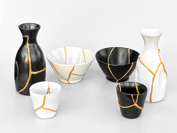 Yin & Yang Set of Japanese Ceramic Kintsugi Sake Cups black and White With  Gold Repair Kintsugi Home Decor Valentine's Day Home Decor 