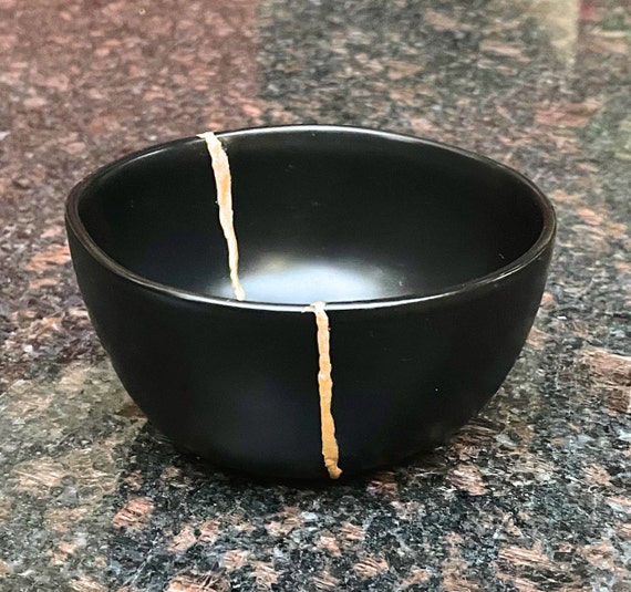 黒金継ぎ椀 - 金継ぎ修理 - 記念日の贈り物 - 金継ぎ陶器 - 日本の室内