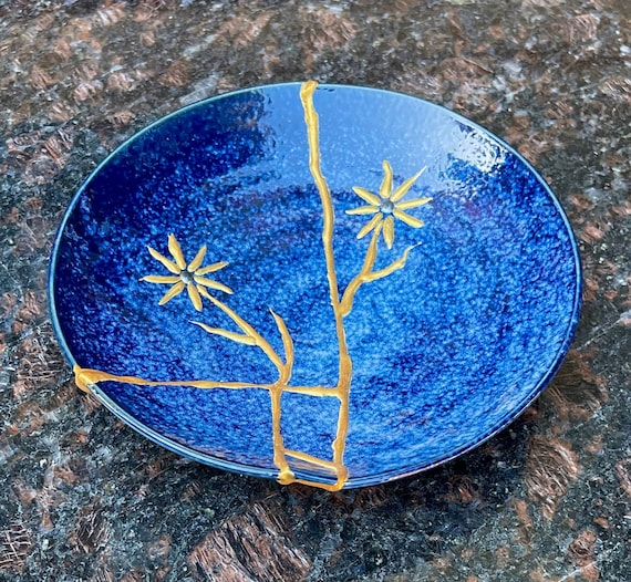 ひまわりの金継ぎ皿 - 金継ぎボウル - 金継ぎ陶器 - 青と黄色 - ギフト