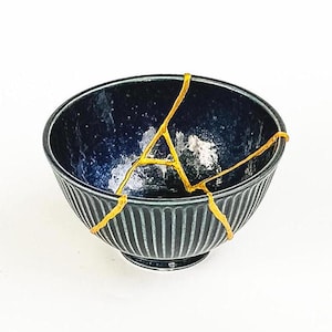 Blue Kintsugi Bowl -Gold Repair - Anniversary Gift - Kintsugi Pottery  -Japanese Bowl Home Decor -Kintsugi Art - Present - Wabi Sabi -Ridges