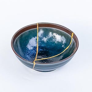 Oceanblå Kintsugi-skål i äkta färg - Smyckeshållare - Smyckesbehållare - Guldreparation - Kintsugi smyckeshållare - Kintsugi keramik - Wabi Sabi
