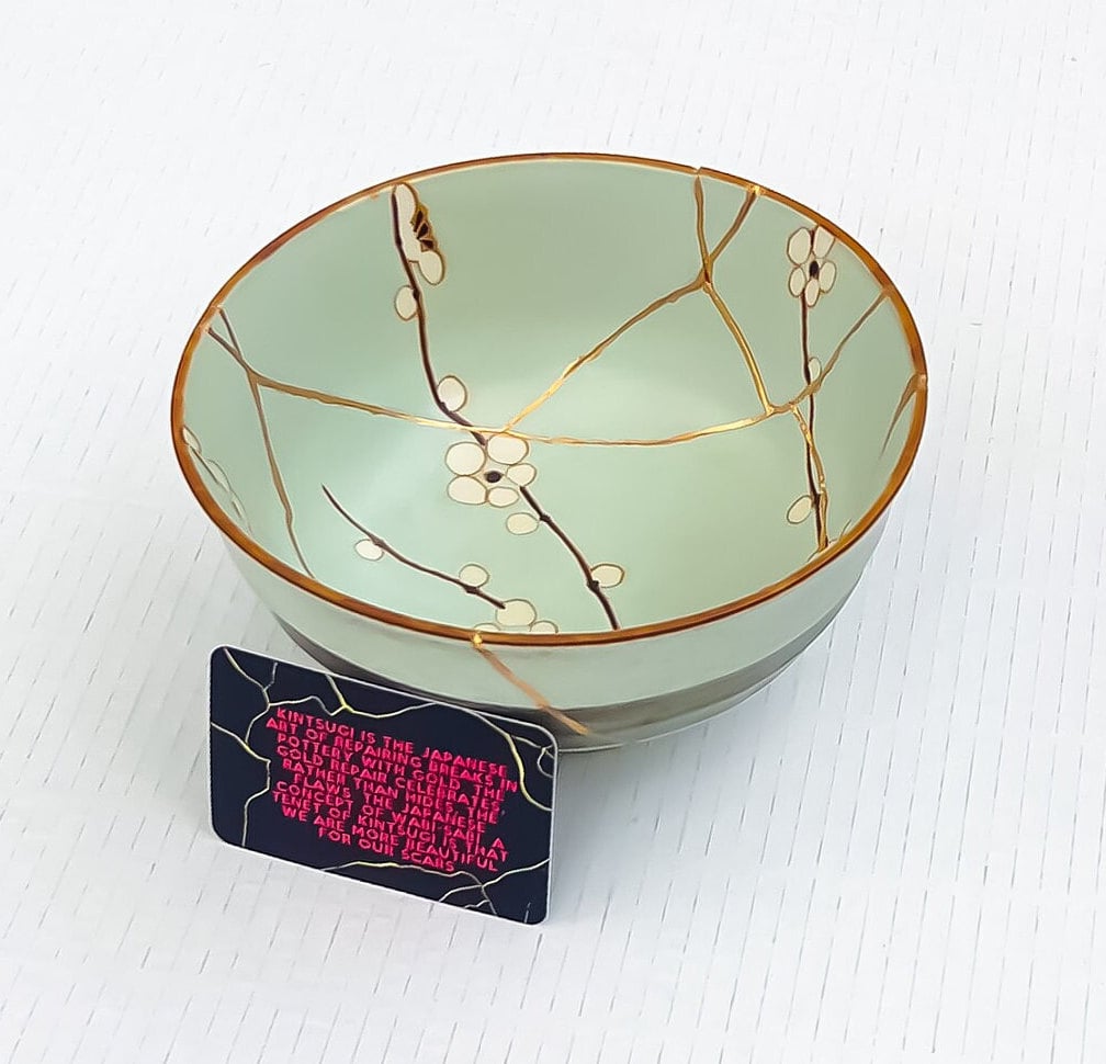 桜模様の大きな青い金継ぎ椀 - 金継ぎ修理 - 記念日の贈り物 - 金継ぎ