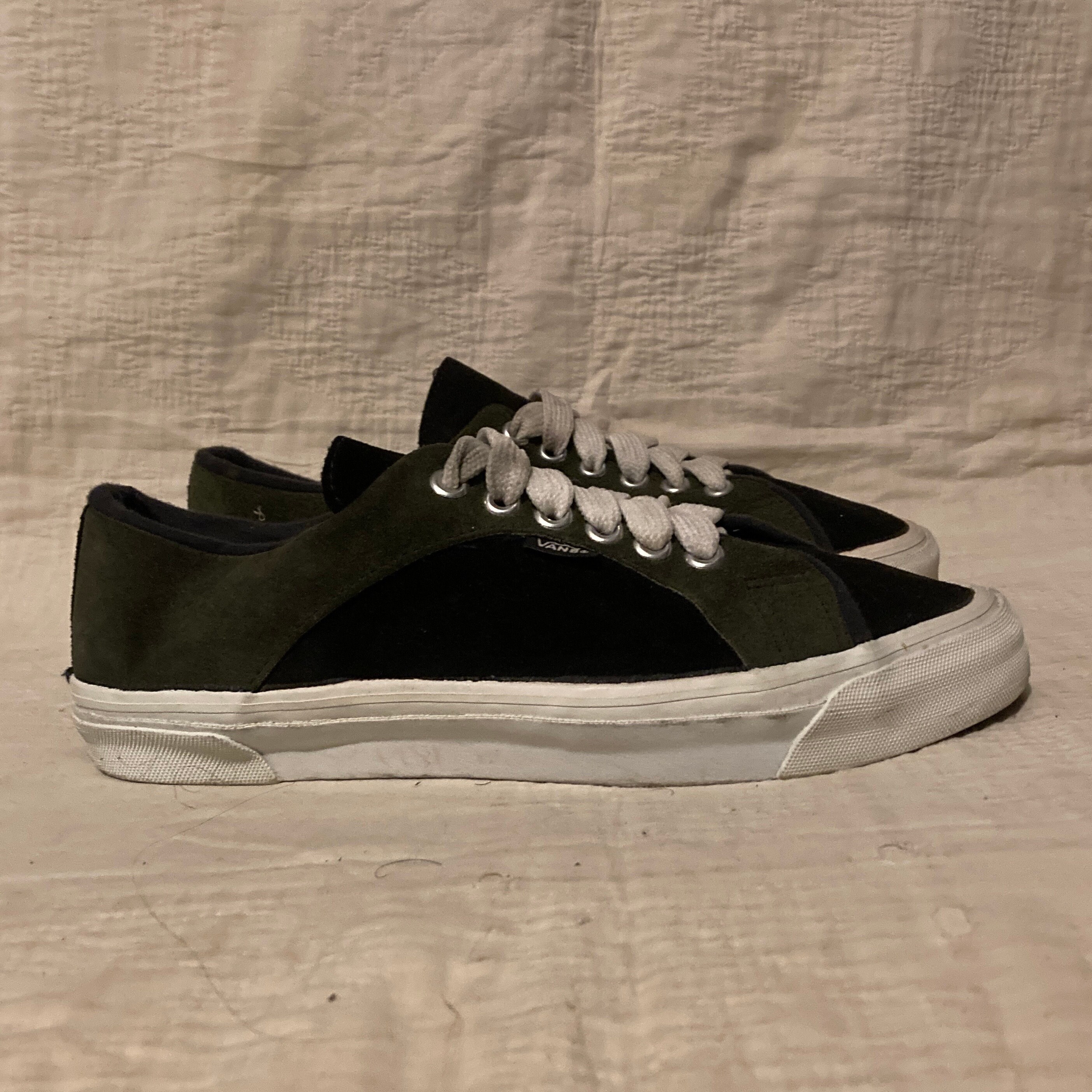 90s 1993 Vans Style #86 Lampin' Size 12 Olive & Black Made 90s 1993 Vans Style #86 Lampin' Size 12 Olive & Black Made