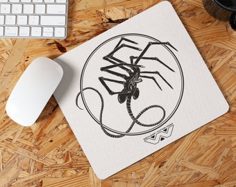 Face Hugger Mouse Pad: Xenomorph Alien Sci-Fi Art