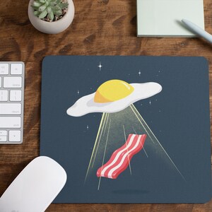 Breakfast UFO Gaming Mouse Pad - UFO Mouse Pad - Funny Mouse Pad - Space Mouse Pad - Bacon Gifts - Flying Saucer - UFO Space Ship - Bacon