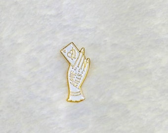 Love kills Hand enamel pin gold and white