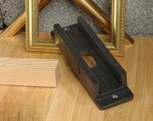 Small clearance mitre block