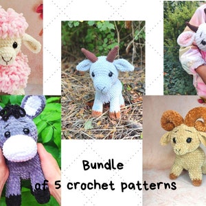 Op de afbeelding: Een bundel met 5 haakpatronen voor het maken van schattige amigurumi-dieren. De patronen omvatten een roze schaap, een blauwe geit, een grijze ezel, een witte geit en een bruine ram.