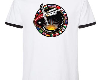 Proyecto Ave María Camiseta Ringer Parche de Misión