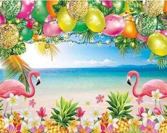 Könnte beinhalten: Eine tropische Strandszene mit zwei rosa Flamingos, grünen Palmen und bunten Luftballons. Der Strand ist sandig mit blauem Wasser und einem klaren Himmel.