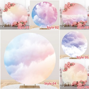 Könnte beinhalten: Sechs verschiedene Stile von runden Hintergründen mit einem Wolkenhimmel-Design. Die Hintergründe sind in verschiedenen Farbkombinationen erhältlich, darunter Pink, Blau und Lila. Jeder Hintergrund zeigt eine andere Wolkenformation und einen anderen Farbverlauf. Die Hintergründe sind perfekt, um eine fantasievolle und verträumte Atmosphäre für Fotoshootings, Partys und Veranstaltungen zu schaffen.