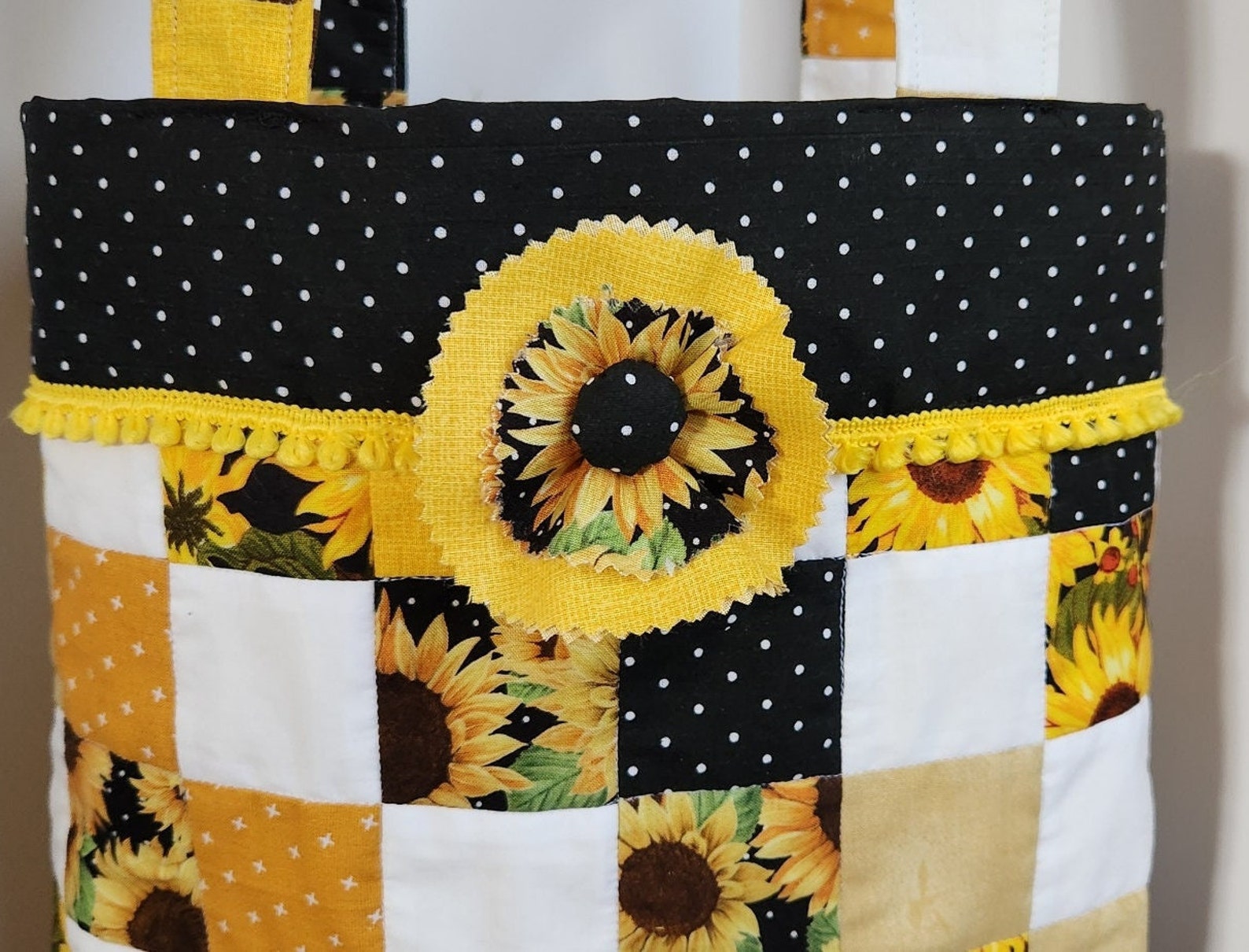 Sunny Farm Charm Quilted Zipper Tote Bag SN0PT019