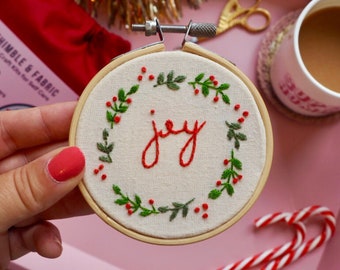 Joy Wreath Mini Embroidery Kit, Easy craft kit for beginners, DIY Christmas decorations, Embroidery pattern, Hoop art kit