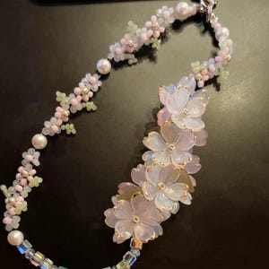 春色の桜の花と真珠の携帯ストラップ
