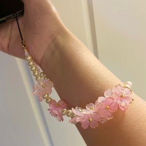桜の花と真珠の携帯ストラップ