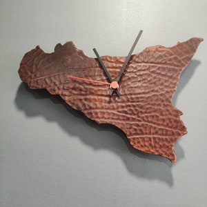 Sicilia wall clock in raw leather